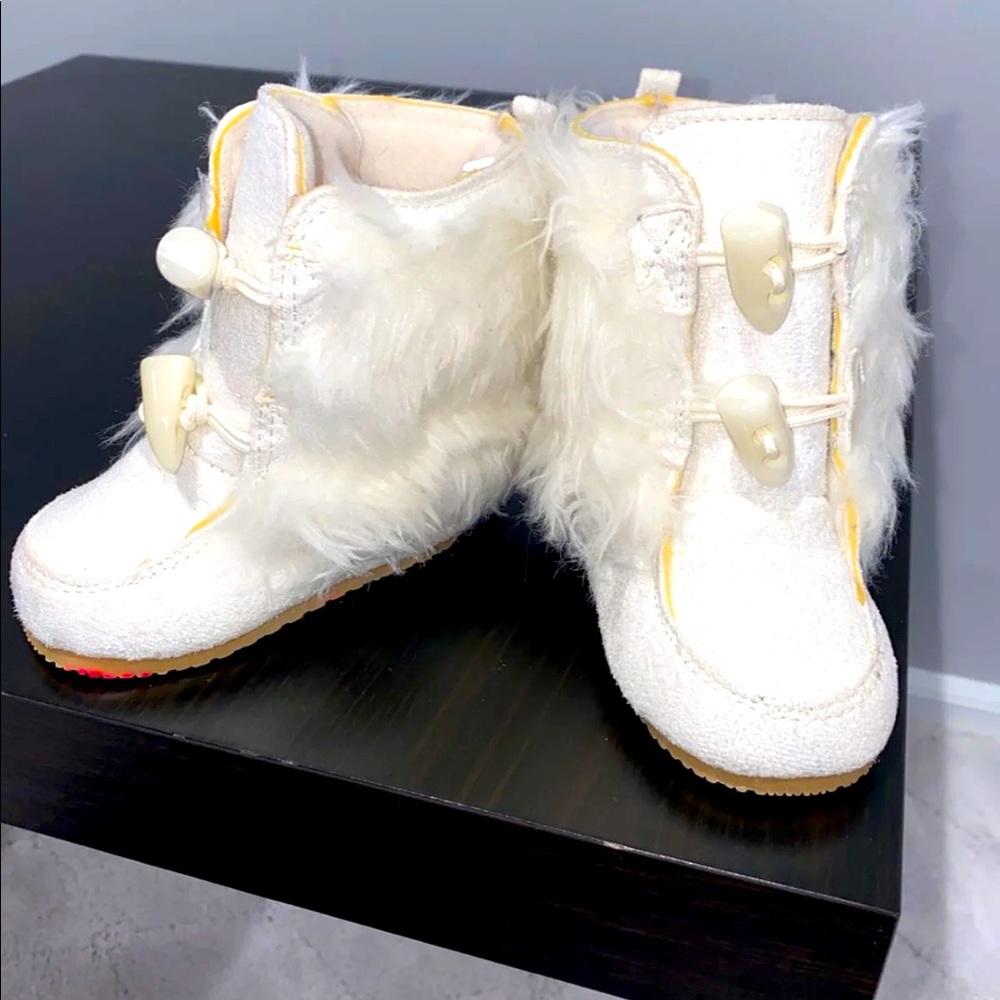 White fur boots for little girl